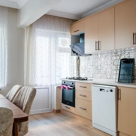 Sleek Flat With Balcony In Apartment *